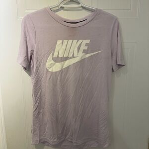 Nike t-shirt (lilac)